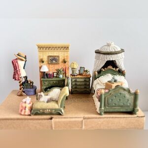 Avon Miniature Dollhouse Bedroom Set in Green and Cream